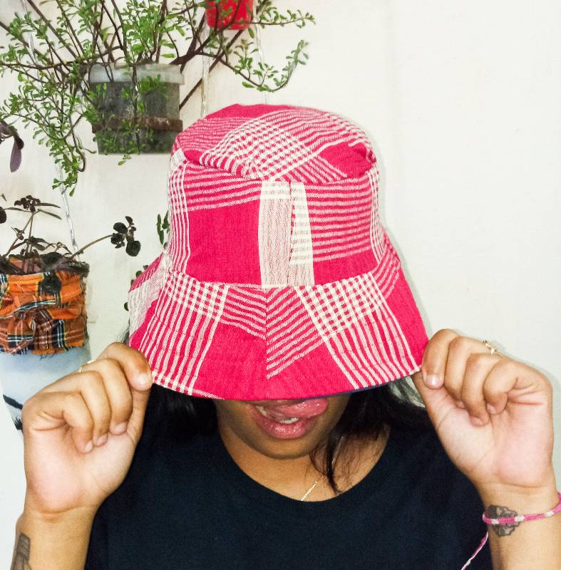 Bucket Hat (Estampado Rojo)