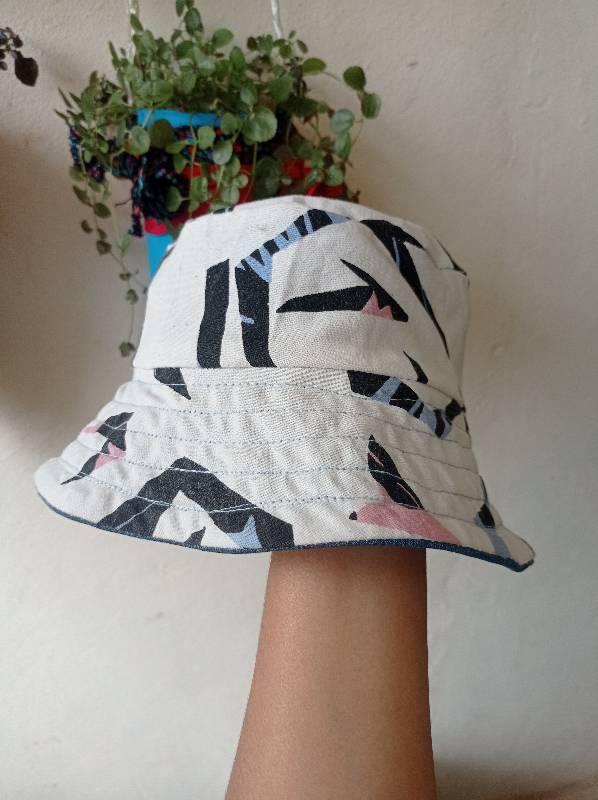 Bucket Hat (Estampado Blanco)