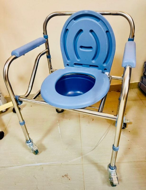 Chaise toilette avec roulet