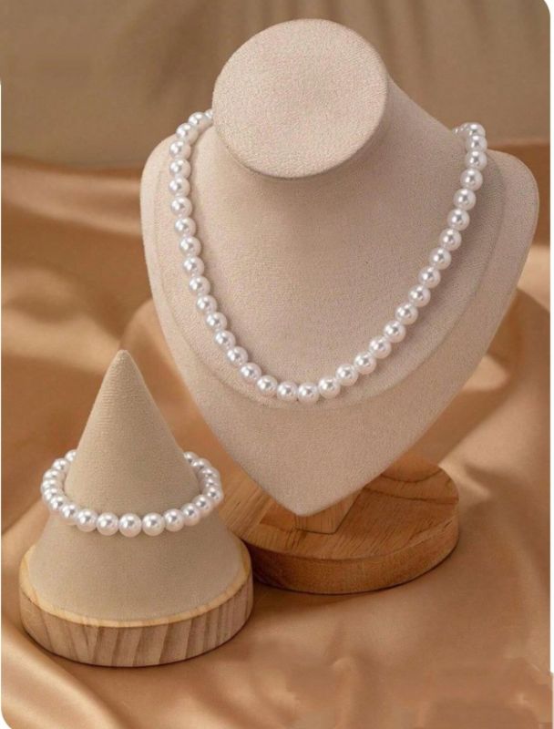 Western Wear White Necklace And Bracelet