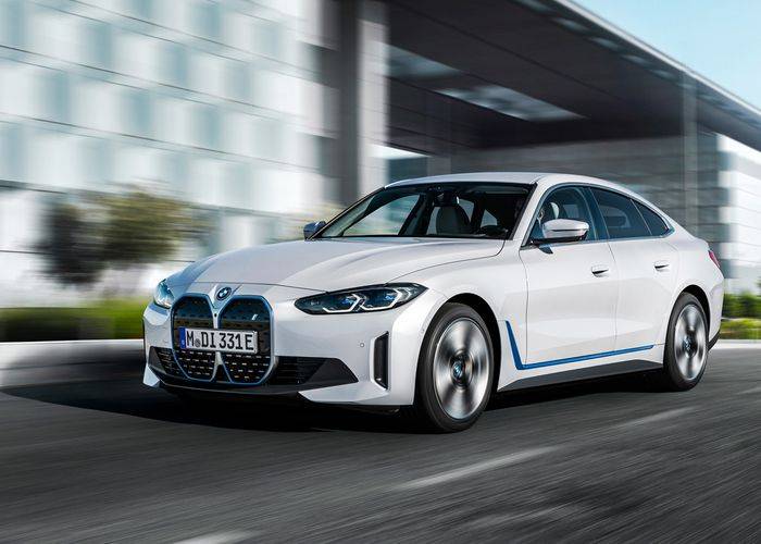 Mobil BMW i4