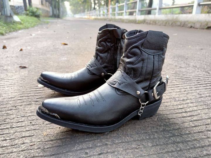 Sepatu Touring