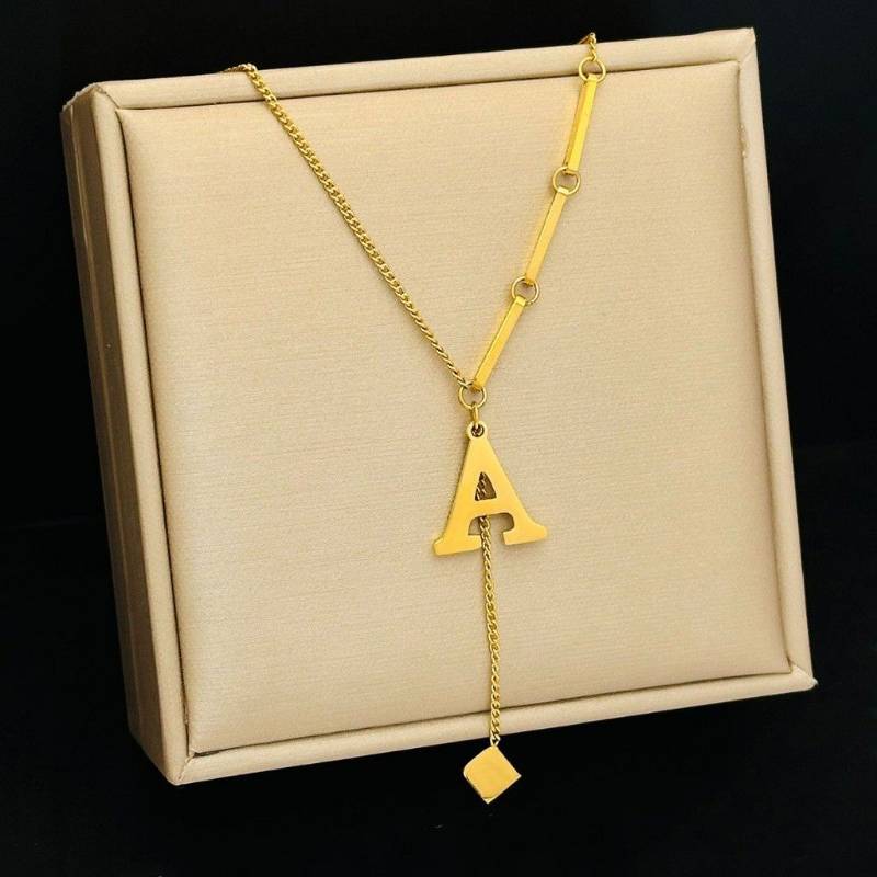 Kalung insial