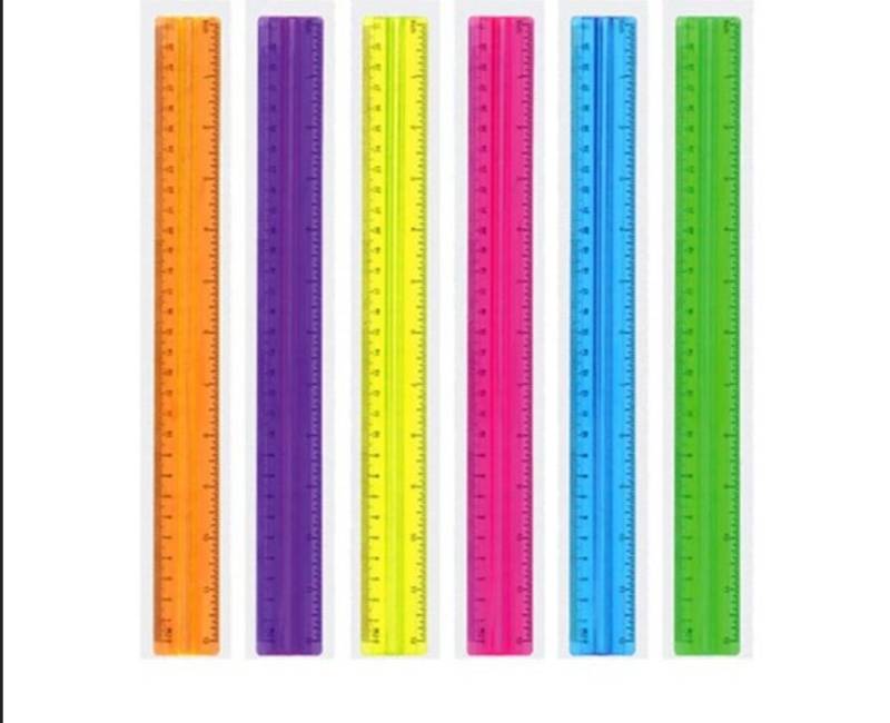 Regla de Plástico con Grip de 30cm