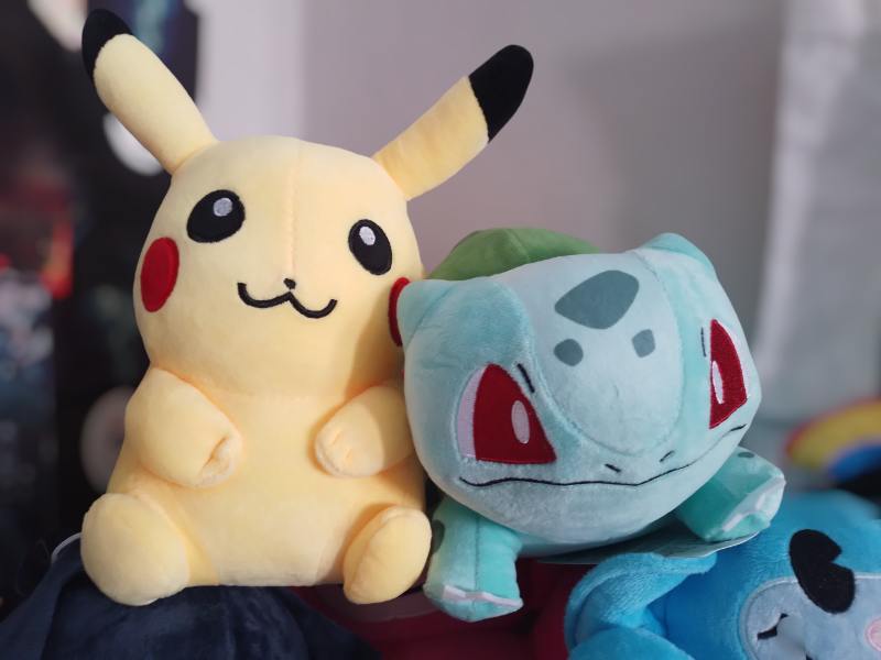 Combo Peluches Pokemon: Pikachu y Bulbasaur + REGALO