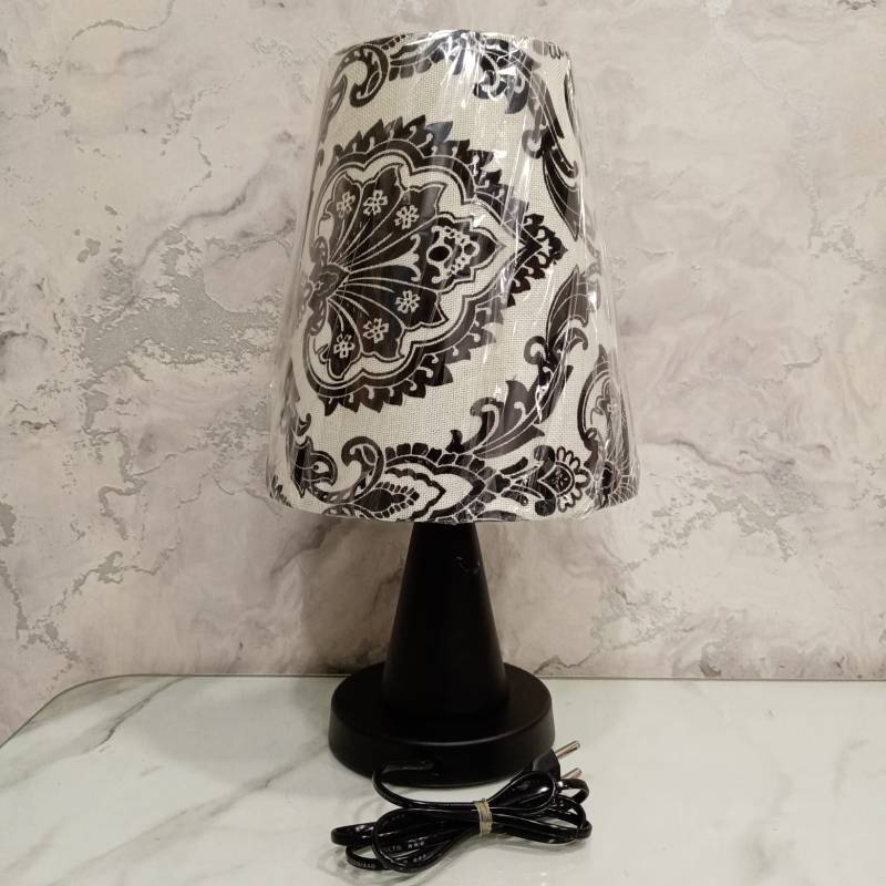 (TPM-577) Black Base Lamp 2