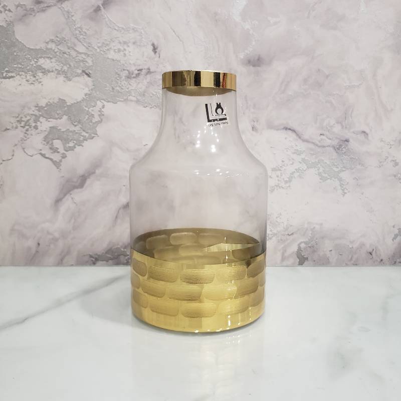 (TPM-100) Gold Base Vase