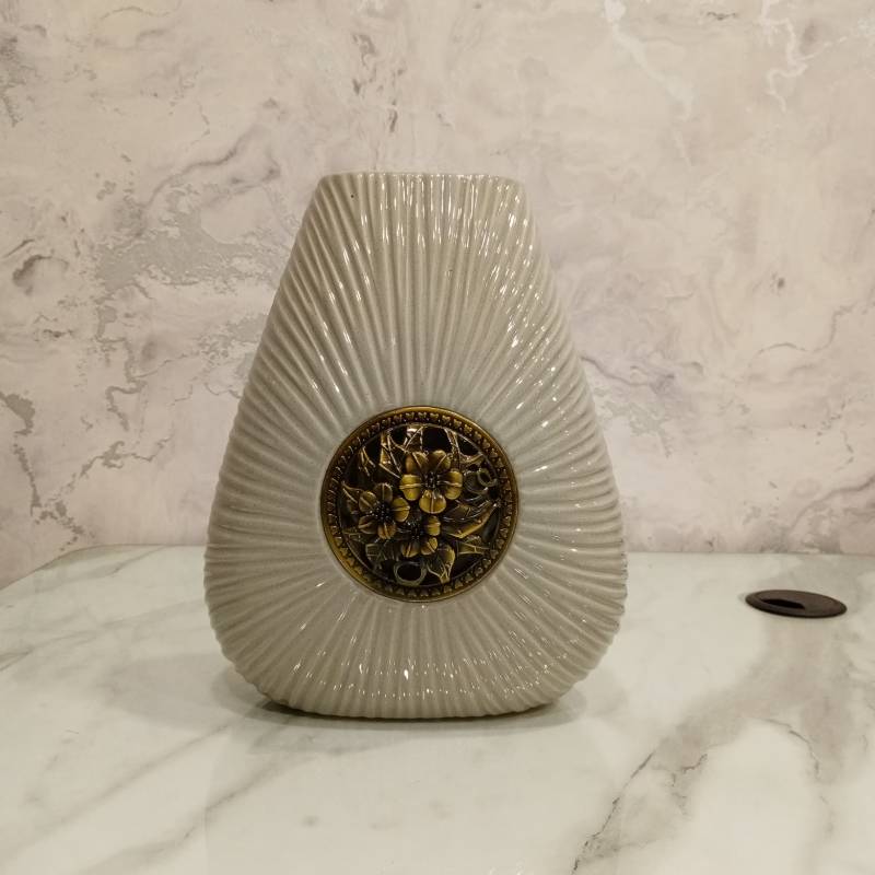(TPM-007) Off White Grey Shell Vase S
