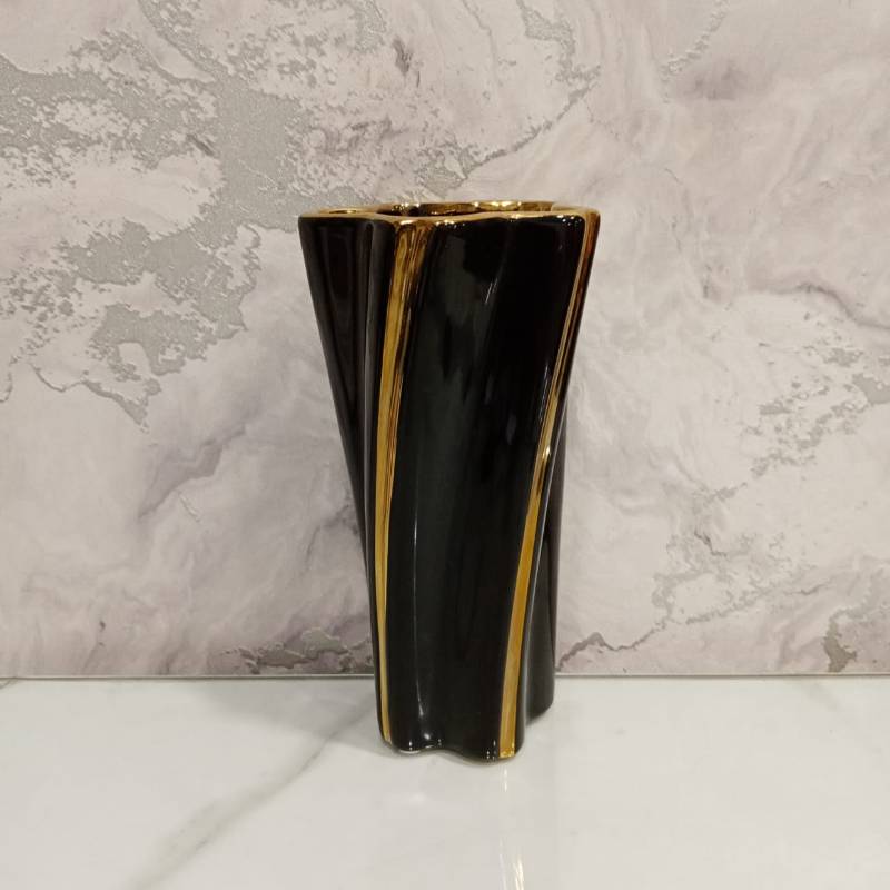 (TPM-457) Black and Gold Vase 2