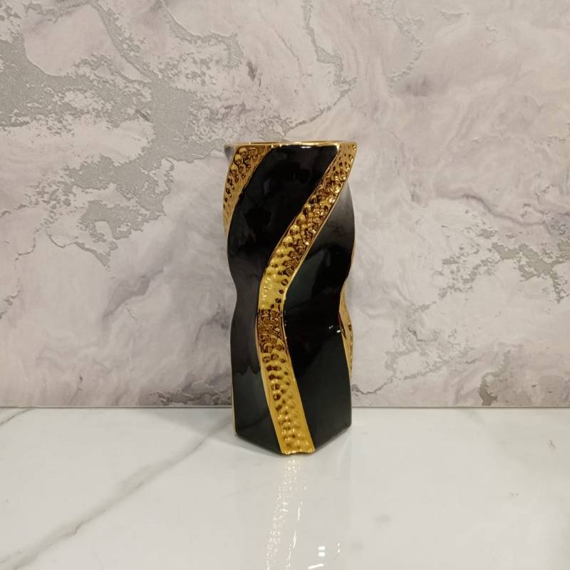 (TPM-456) Black and Gold Vase