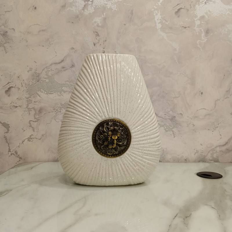 (TPM-008) Off White Grey Shell Vase L