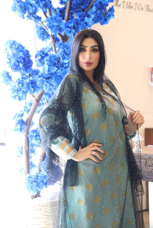 شيلة وعباية بالكرستال