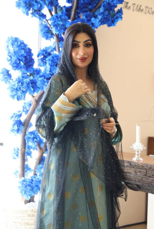 شيلة وعباية بالكرستال