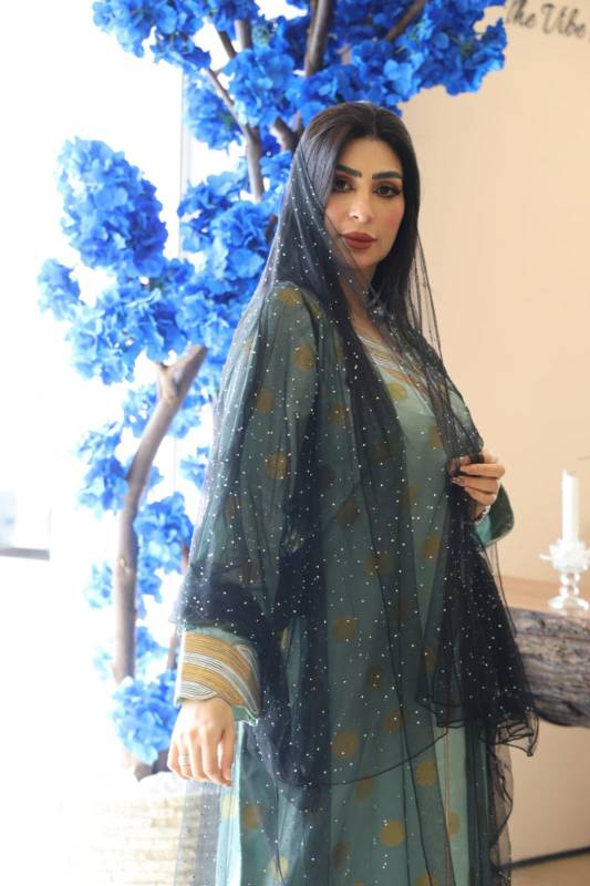 شيلة وعباية بالكرستال