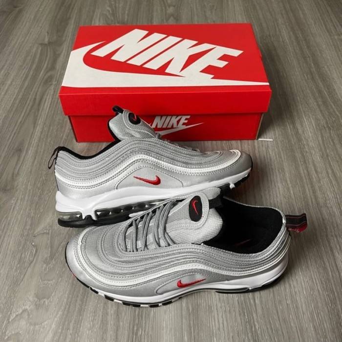 SEPATU NIKE