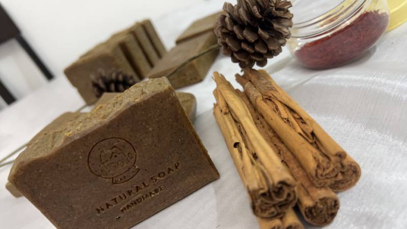 Cinnamon & Saffron Soap Bar                          صابون القرفة و الزعفران