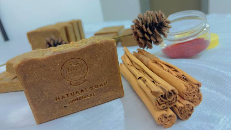 Cinnamon & Saffron Soap Bar                          صابون القرفة و الزعفران