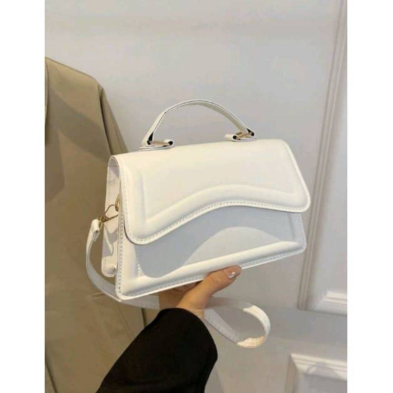 Bolso Blanco con Correa de Cadena