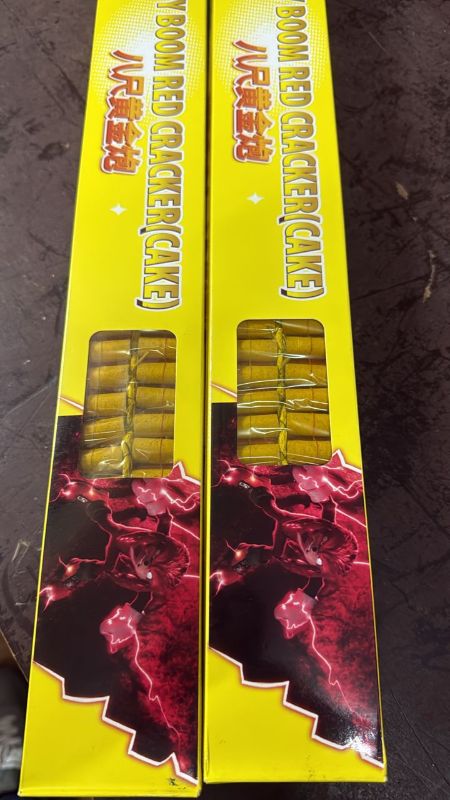 8 Feets Crackers gold