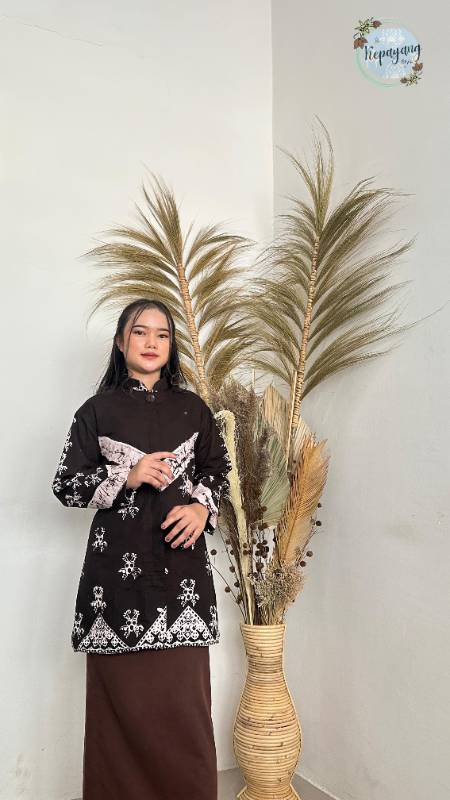 Blus motif kepayang