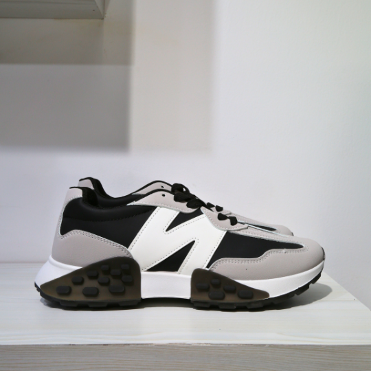 2024 Sleek and Affordable men brown and black combination sneakers