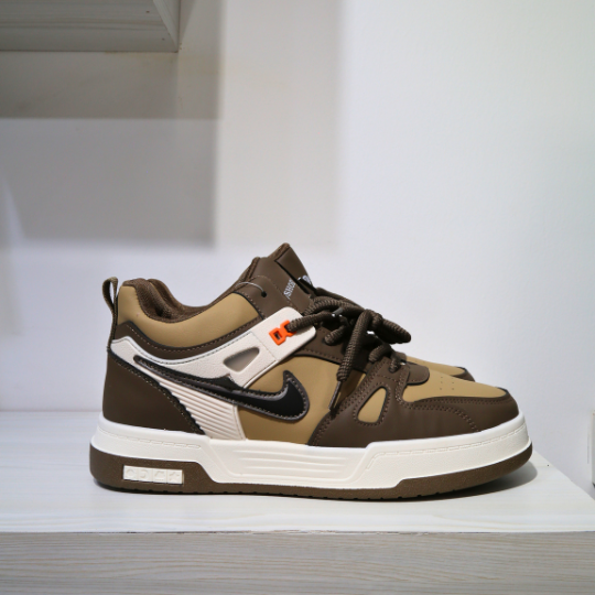 2024 Stylish and Trendy men brown with stripes of white sneakers