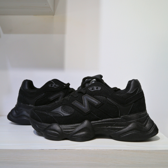 2024 Neat and Affordable All black men sneakers