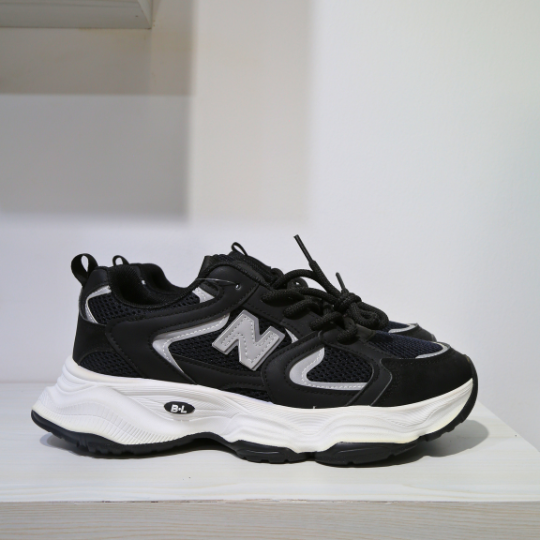 2024 Sleek and Affordable men blcck with brown shades sneakers