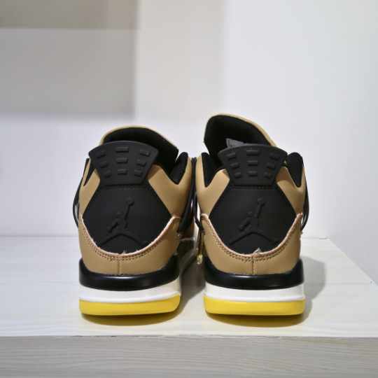 2024 Stylish and Trendy men Yellow Jordan 4 sneaker