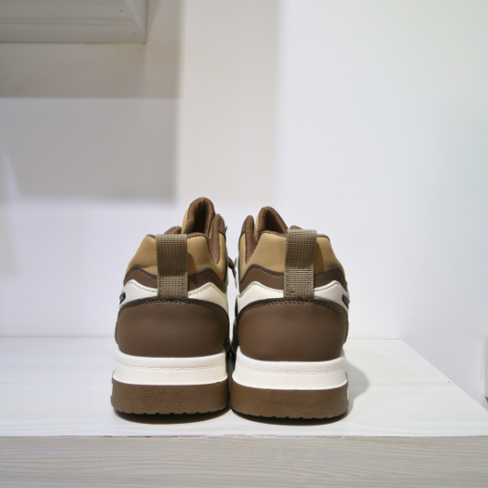 2024 Stylish and Trendy men brown with stripes of white sneakers