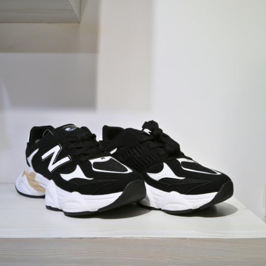 2024 Sleek and Affordable men black and white sneakers