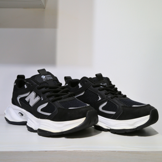 2024 Sleek and Affordable men blcck with brown shades sneakers