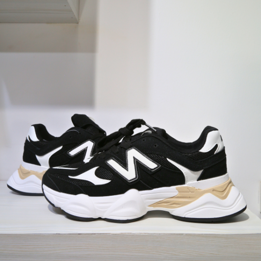 2024 Sleek and Affordable men black and white sneakers