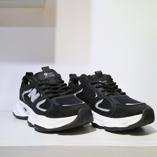 2024 Sleek and Affordable men blcck with brown shades sneakers