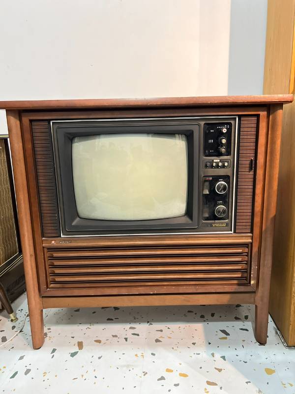 Tivi cổ Hitachi Color TV CRT CT-724