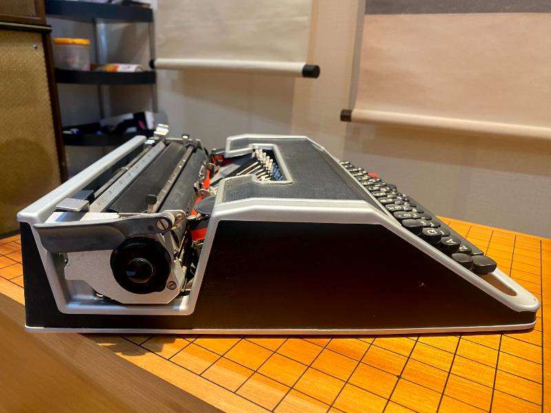 Máy đánh chữ Typewriter Olivetti Lettera DL