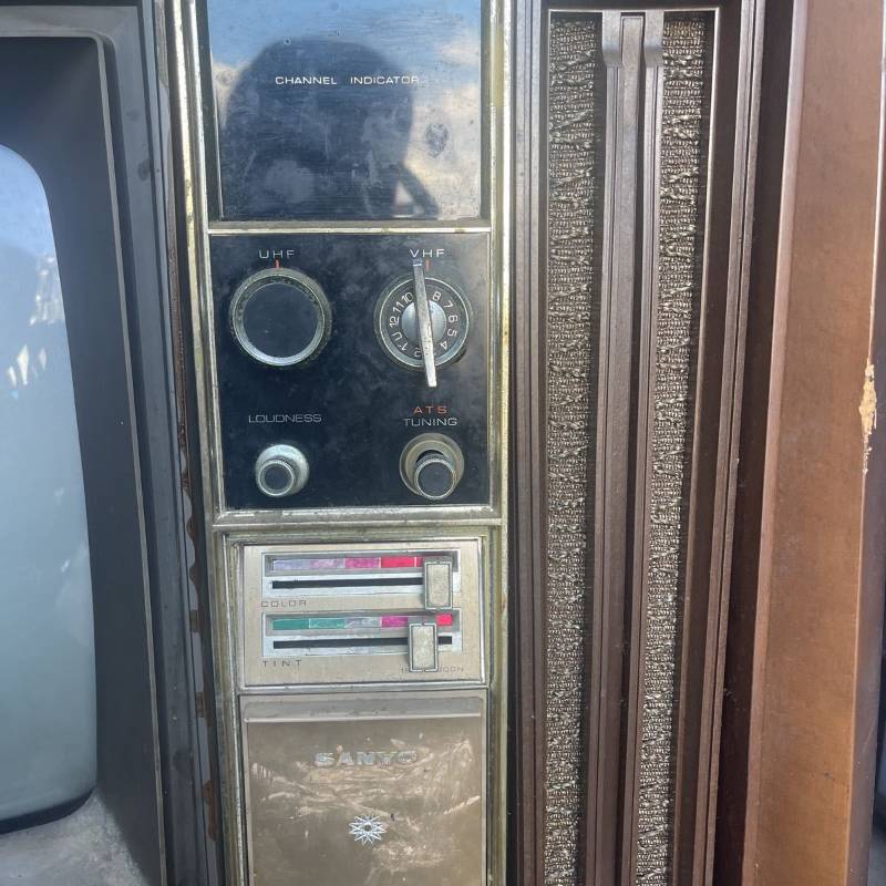 Tivi cổ SANYO TV 19-CT9000N chạy bóng đèn