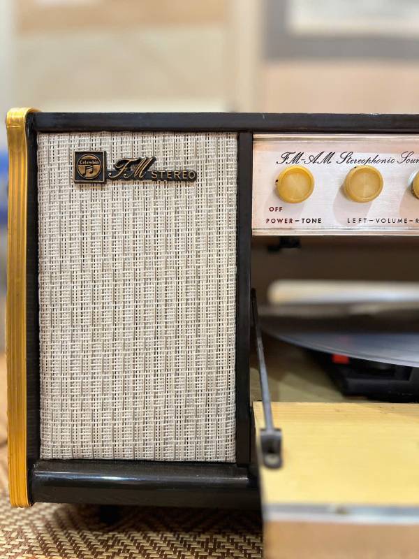 Tủ Đài Bóng cổ Columbia 333D