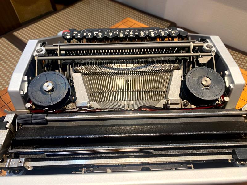 Máy đánh chữ Typewriter Olivetti Lettera DL