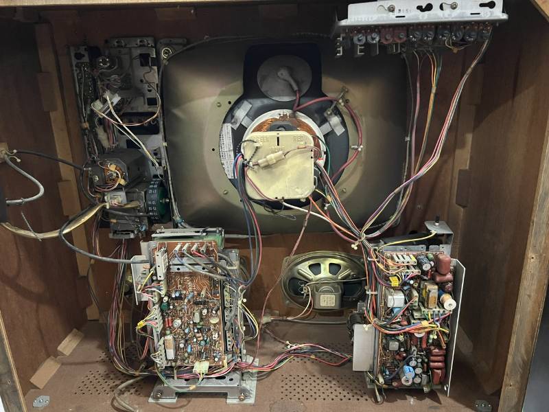 Tivi cổ Hitachi Color TV CRT CT-724