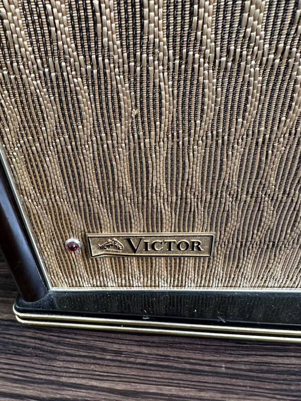 Tủ Đài Bóng cổ VICTOR STL-661 thiếu chân