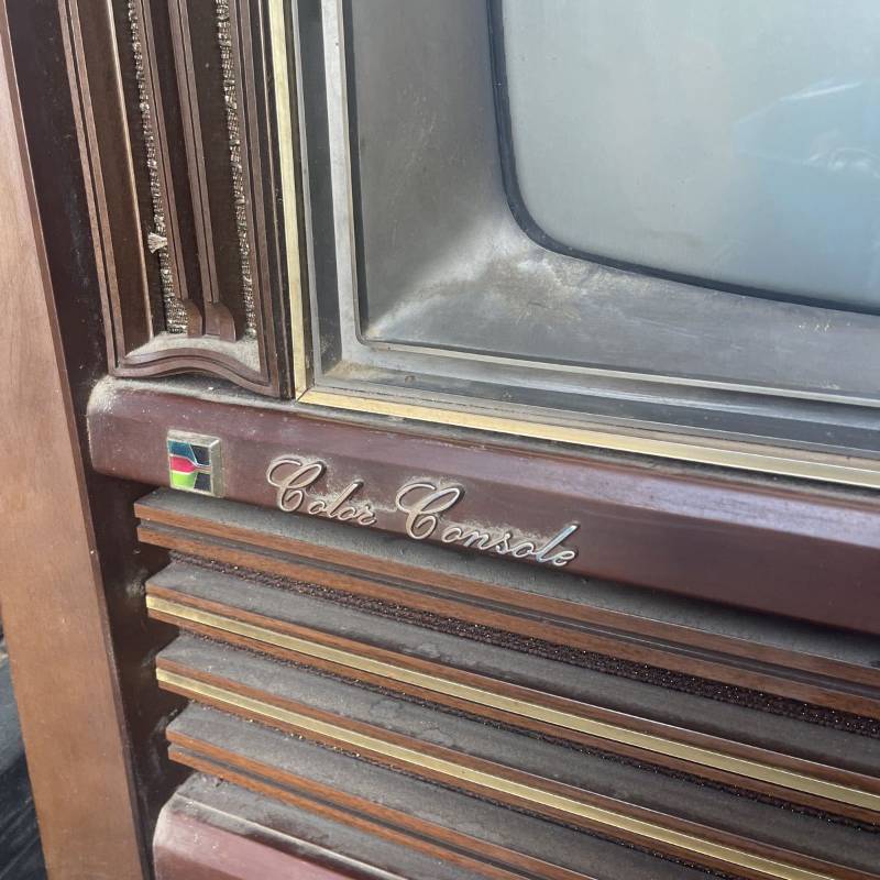 Tivi cổ SANYO TV 19-CT9000N chạy bóng đèn