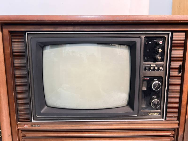 Tivi cổ Hitachi Color TV CRT CT-724