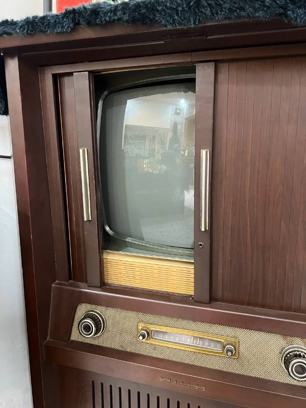 Tivi cổ Philips trắng đen