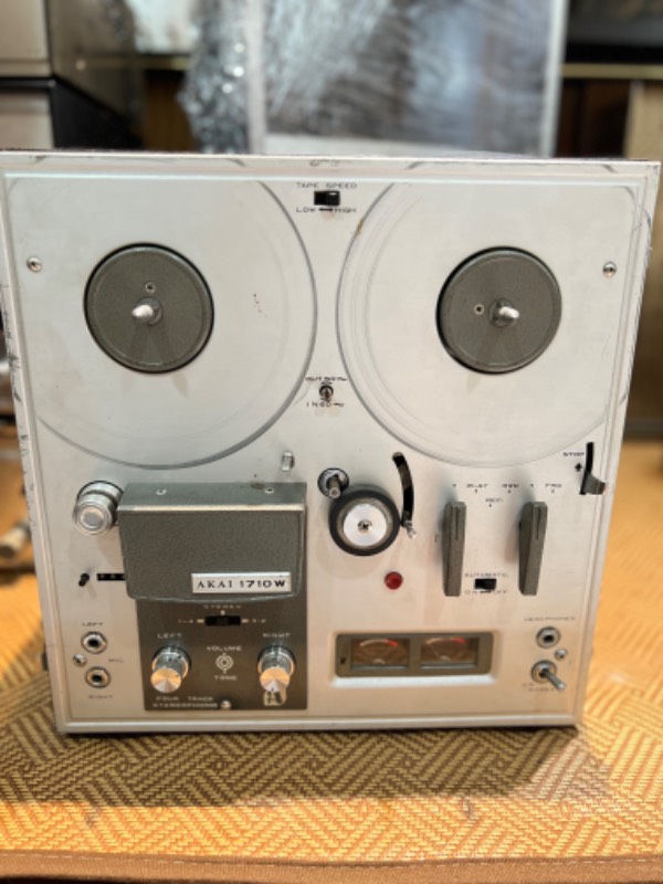 Akai 1710W Vacuum Tube Amplification