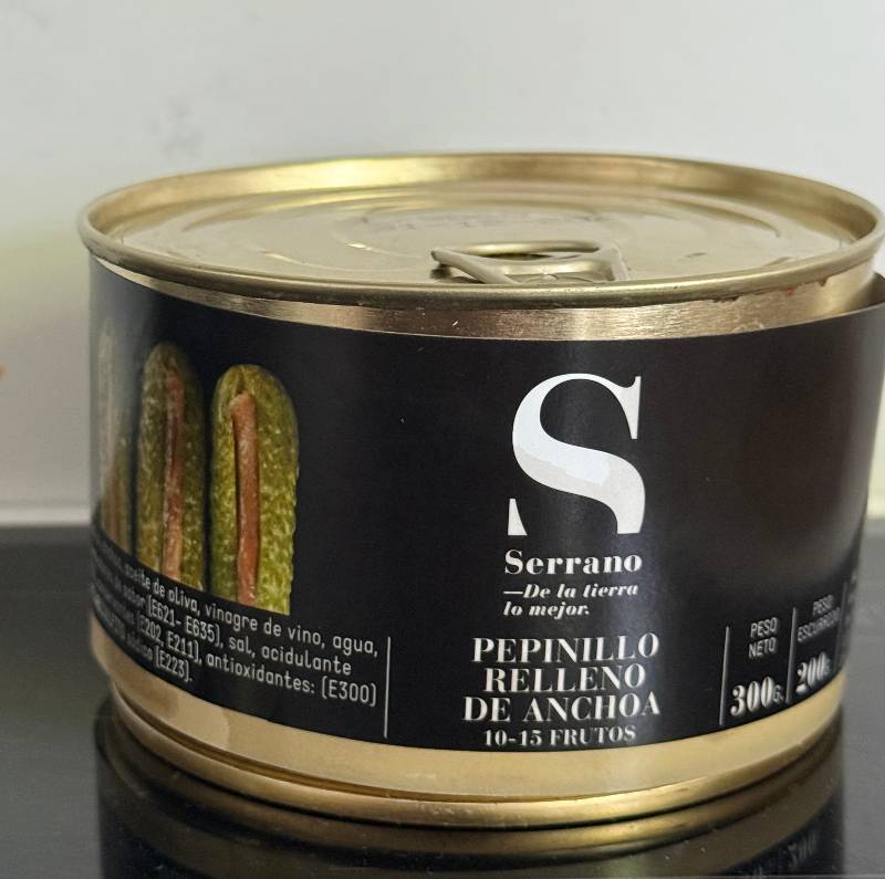 Pepinillo relleno de anchoa - Pickle stuffed with anchovies