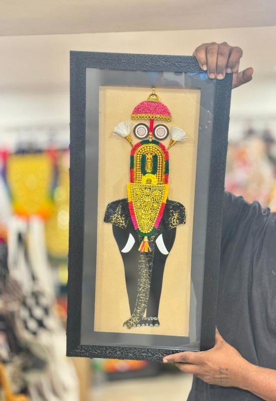 Full Pooram Frame With Alavattam And Venchamaram