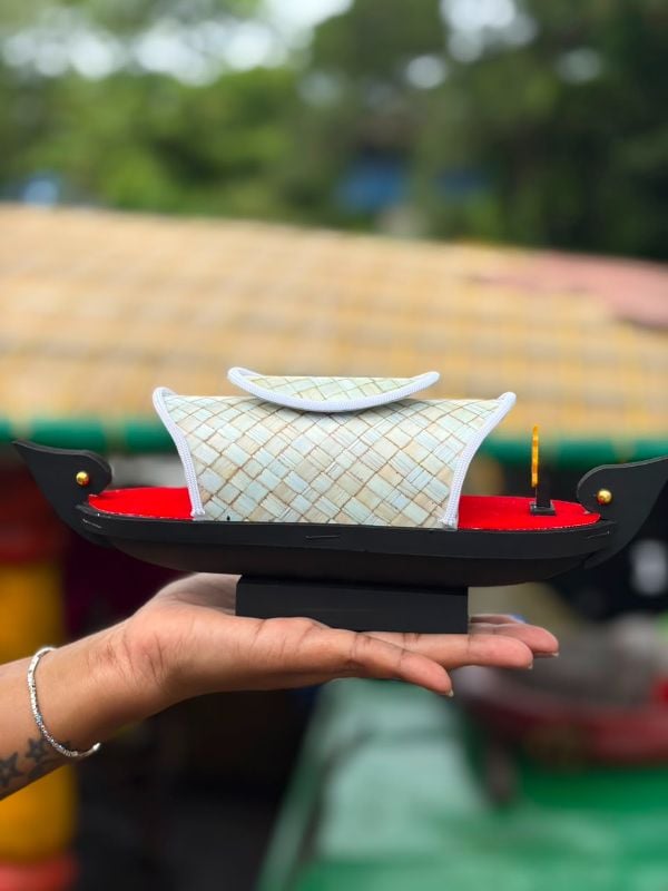 House Boat Small