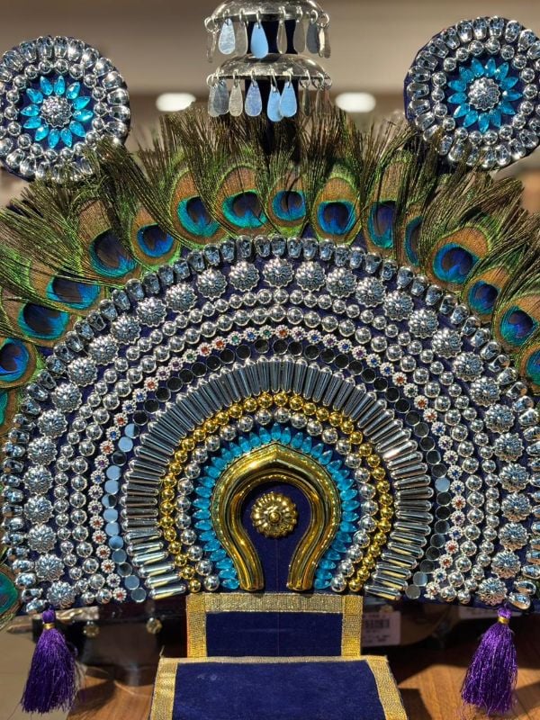 Silver Peacock Thidamb