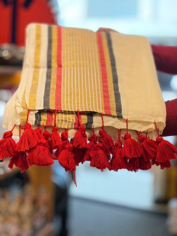 Kasavu, Black and Red Soft Mulcotton saree(6 Meters)